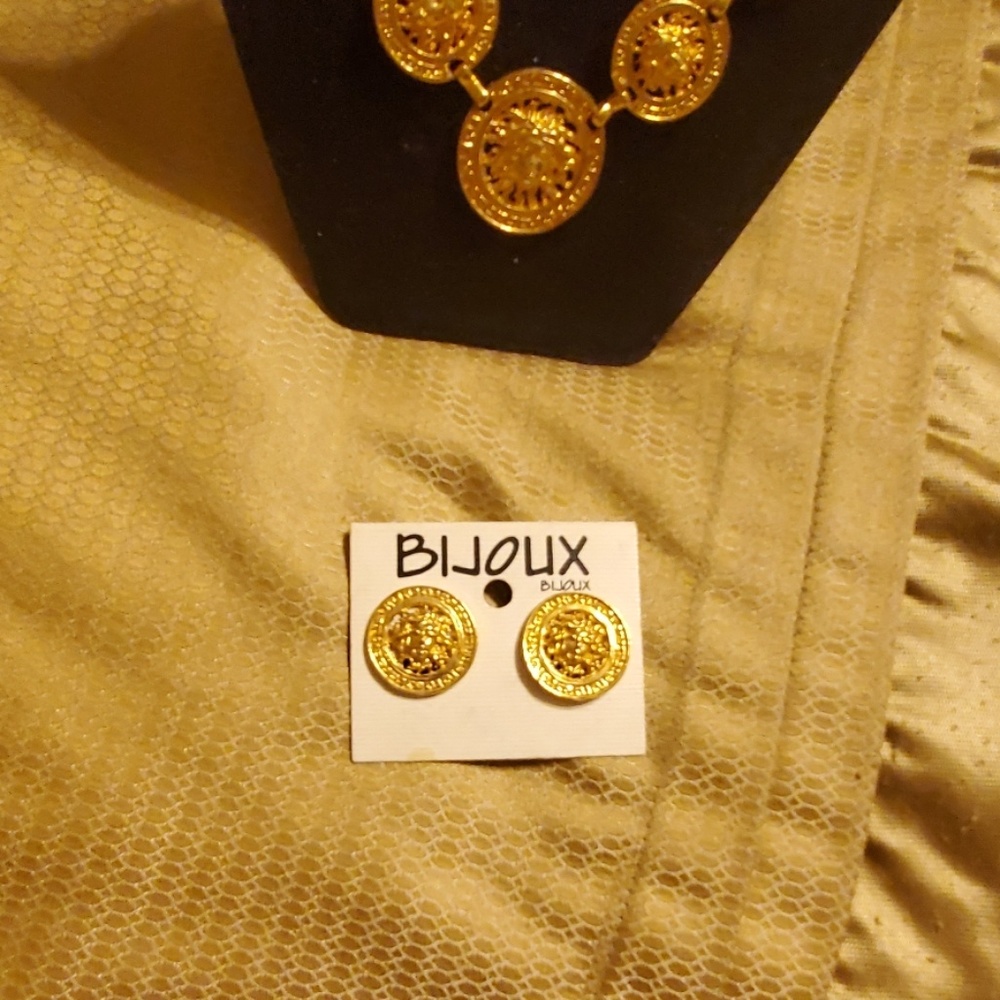 Jewelry - Picture 2 of 4